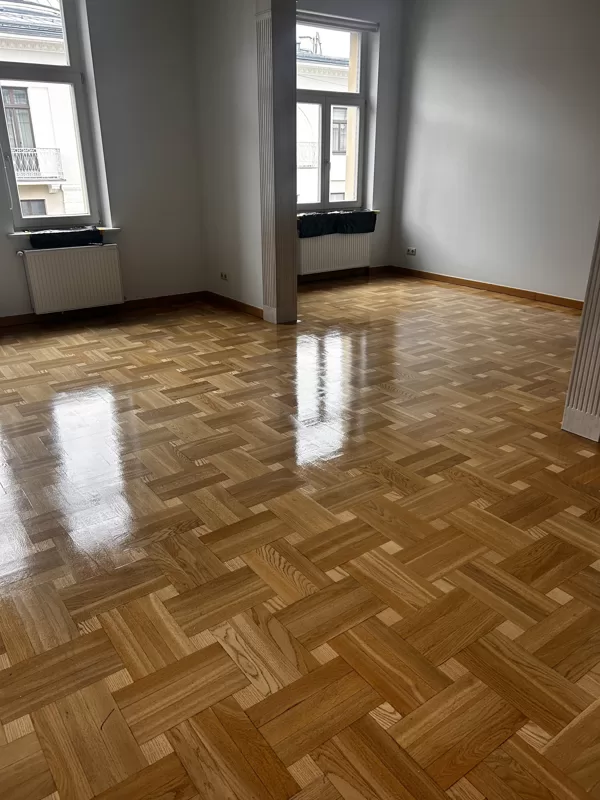 Parketa grīdas lakošana