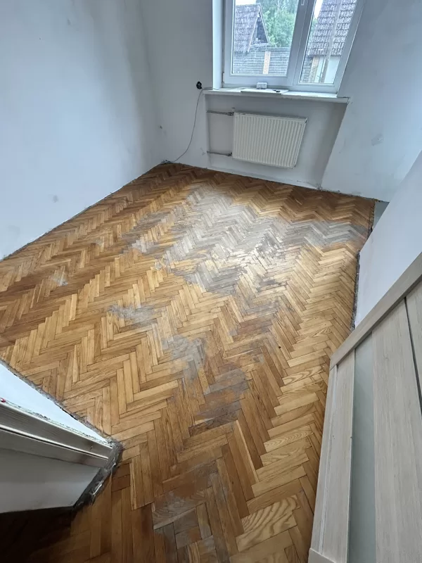 Parkets pirms atjaunošanas